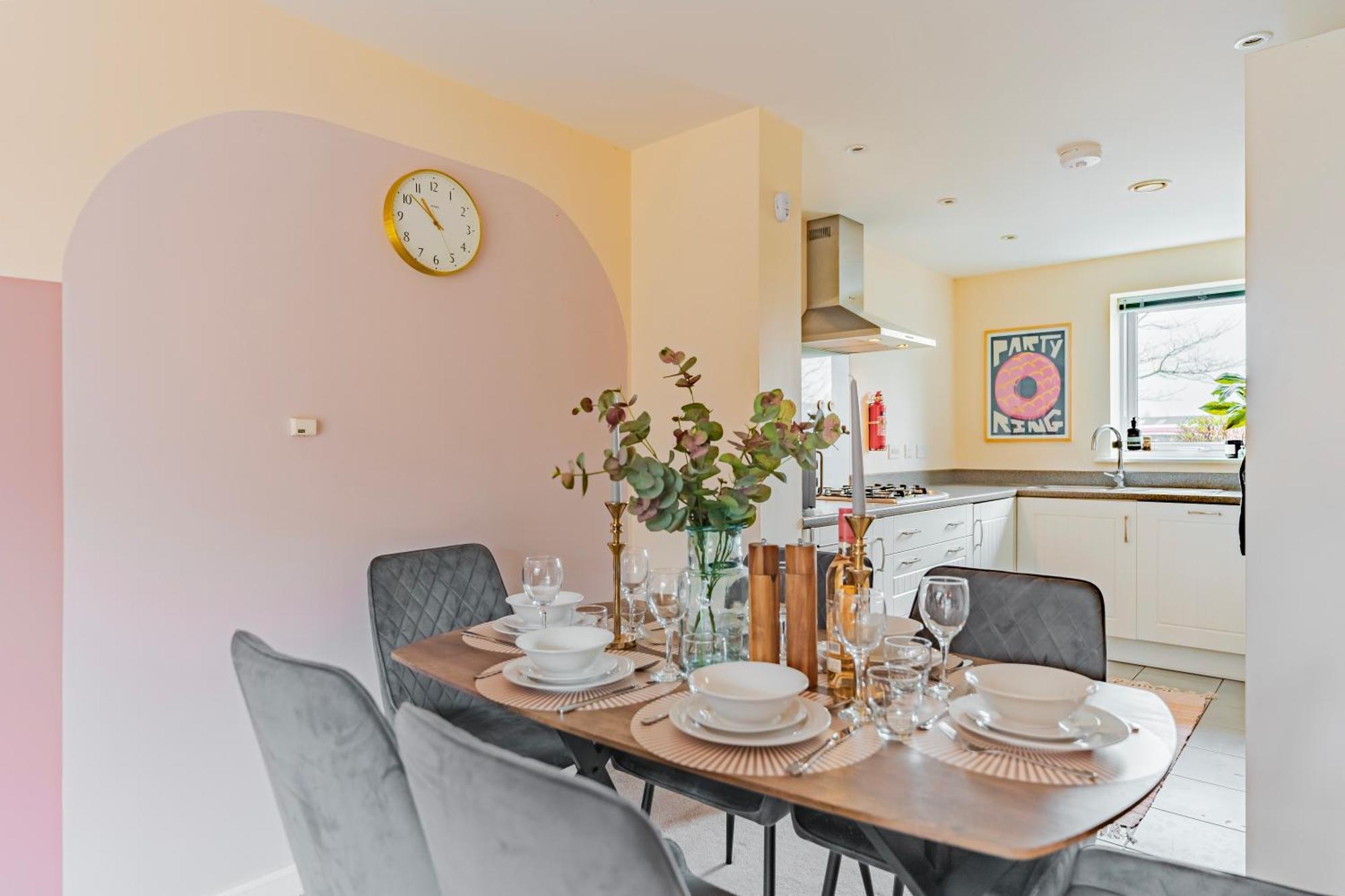 Stylish & Spacious 3bed With Fast Wifi & Private Parking Cambourne