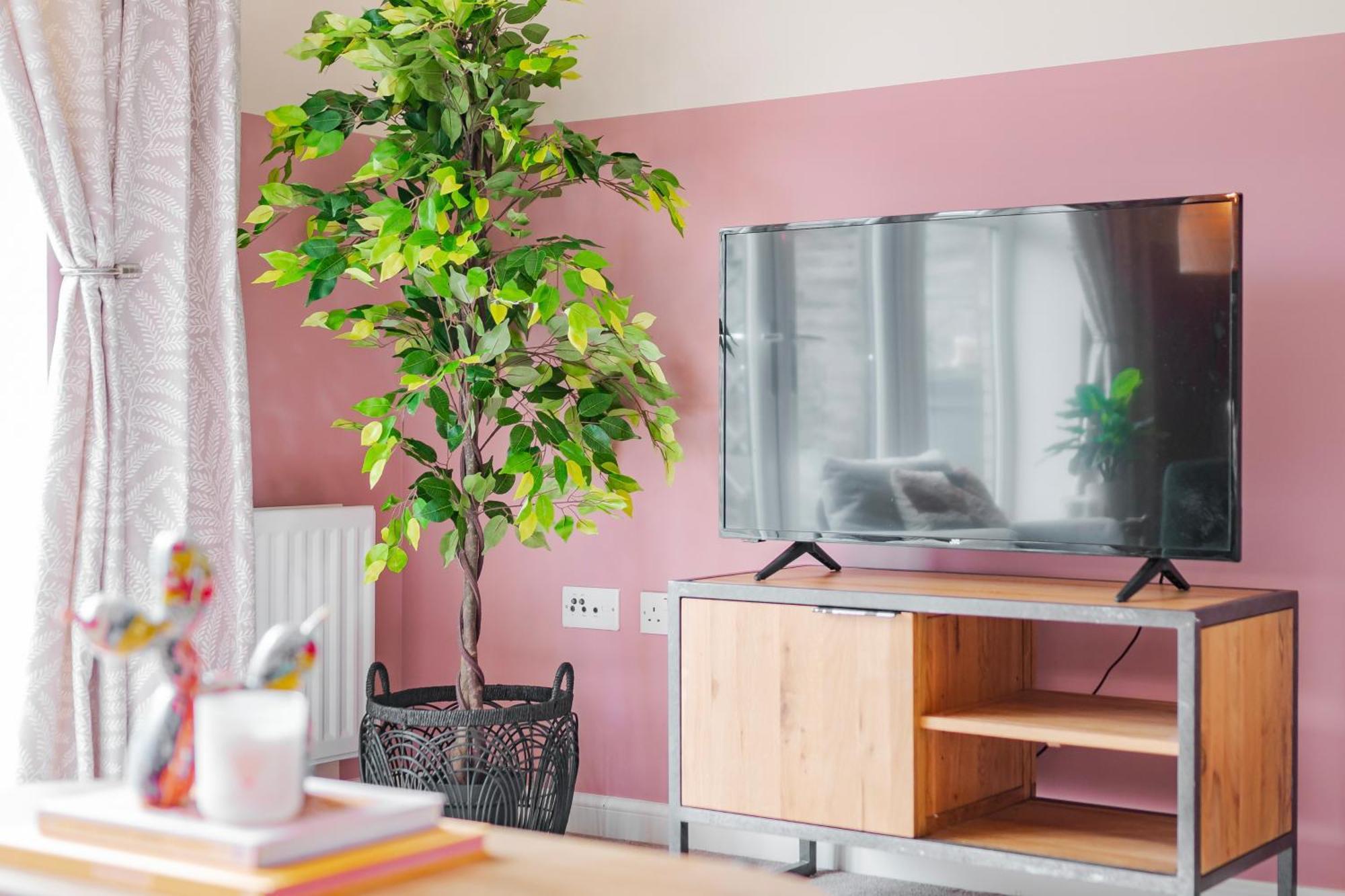 Stylish & Spacious 3bed With Fast Wifi & Private Parking Cambourne
