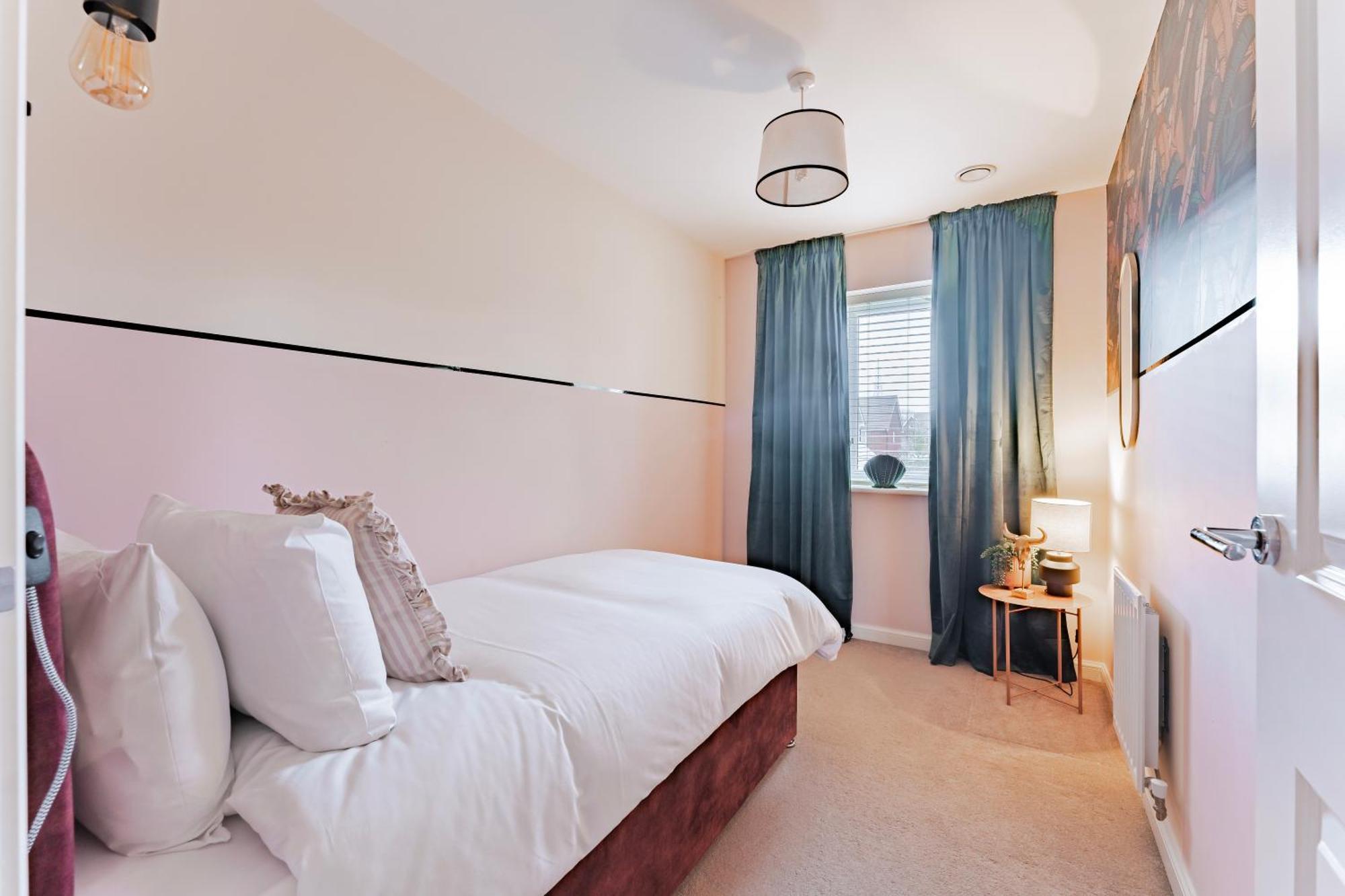 Stylish & Spacious 3bed With Fast Wifi & Private Parking Holiday home