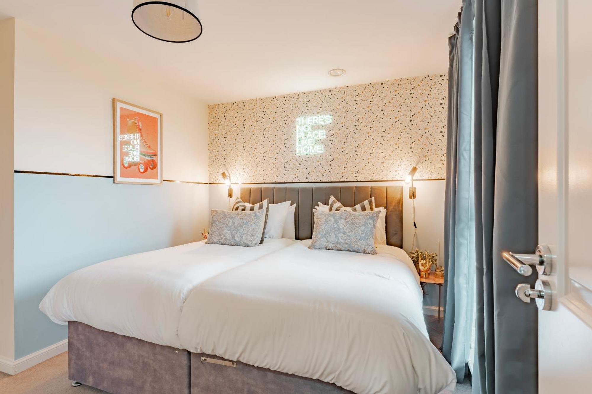 Stylish & Spacious 3bed With Fast Wifi & Private Parking