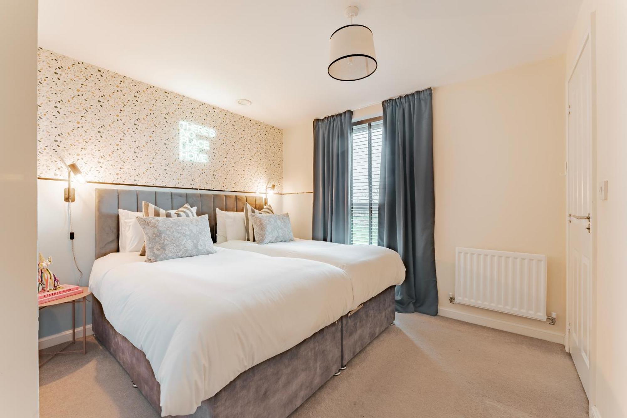Stylish & Spacious 3bed With Fast Wifi & Private Parking